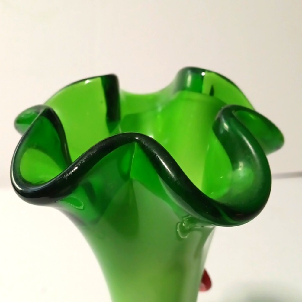 Vintage European Blown Glass Vase Gorgeous Green with Red Flower And Fluted Top - Picture 6 of 9